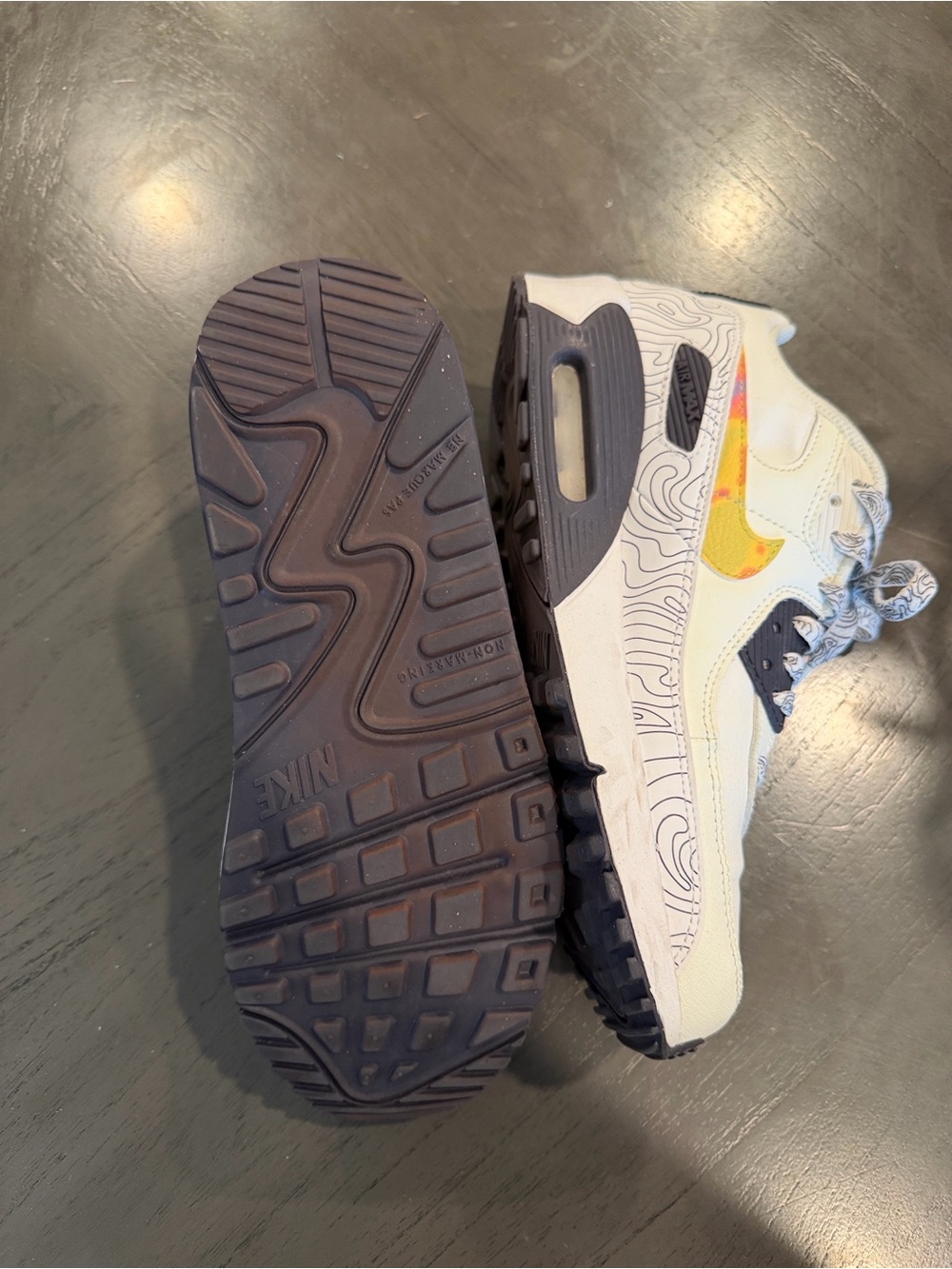 Color changing Nike Kids Air Max 90 White with Yellow & Navy Accents